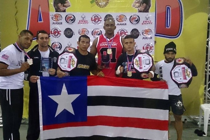 Associação Delson de Artes Marciais (Asdam) lutaram e conquistaram quatro medalhas de ouro e uma de prata