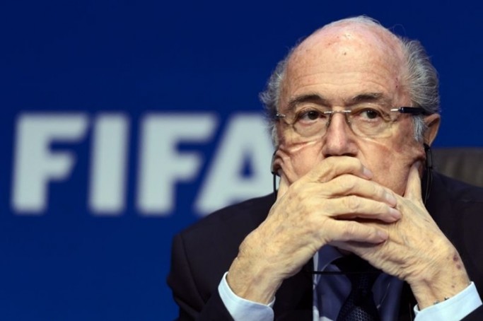 Após cinco mandatos consecutivos, Blatter renuncia à presidência da Fifa