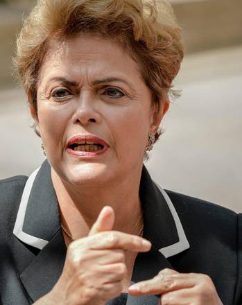 Dilma diz que 'marolinha' na economia virou 'onda'