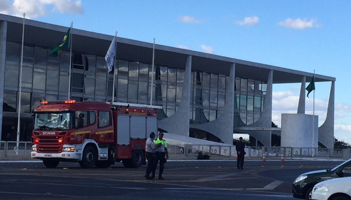 Suspeita de bomba isola área em frente ao Palácio do Planalto