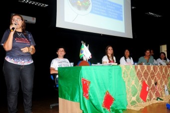 Supervisora Escolar do C.E Fernando Perdigão, Izabel Cristina Marquinhos Serra apresentou projetos desenvolvidos com estudantes