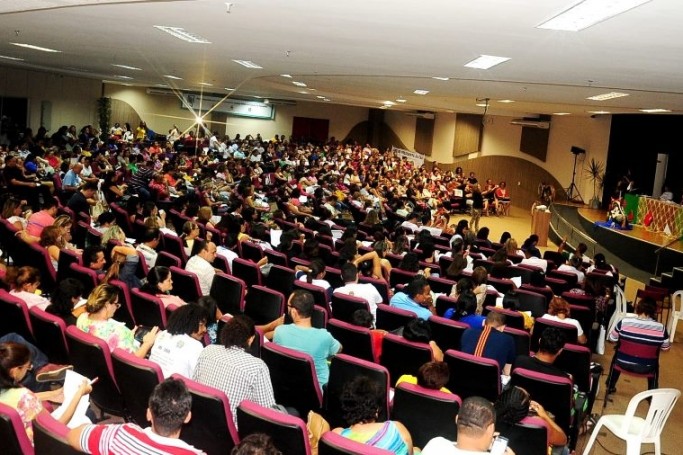 Seminário reúne profissionais da educação dos 217 municípios