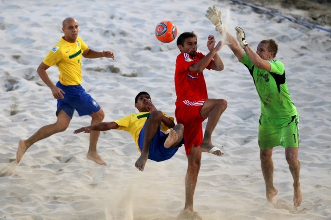 A Seleção Brasileira de Beach Soccer enfrenta a Rússia nesta quinta-feira, às 14 horas