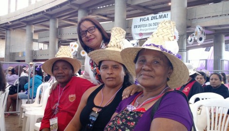Secretária Laurinda Pinto com mulheres da comitiva do Maranhão