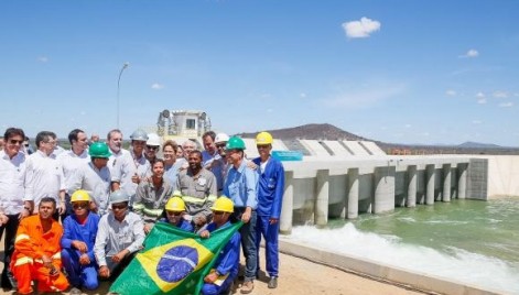 A  presidenta  Dilma  Rousseff participa da solenidade  de entrega de uma estação de bombeamento do Projeto