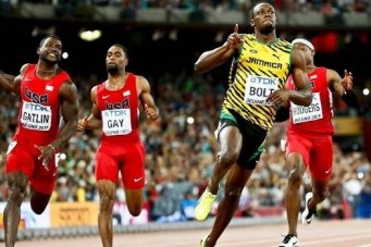 Usain Bolt (direita), Justin Gatlin (centro). (Reuters: Dylan Martinez)