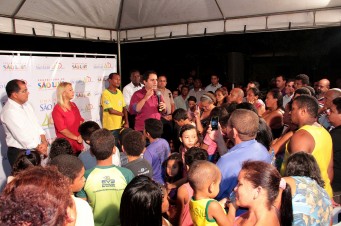 Prefeito Edivaldo anuncia serviço de asfaltamento de ruas da Vila Cotia
