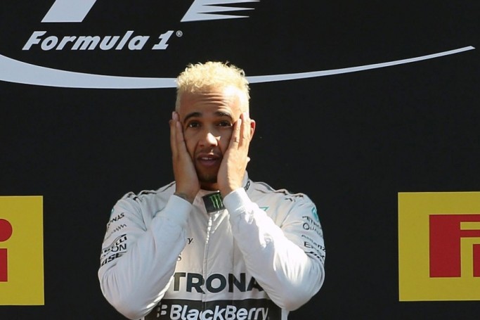 Lewis hamilton no pódio em Monza