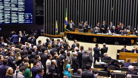 Plenário retomará votação do projeto do ISS e analisará MP sobre limite de crédito consignado