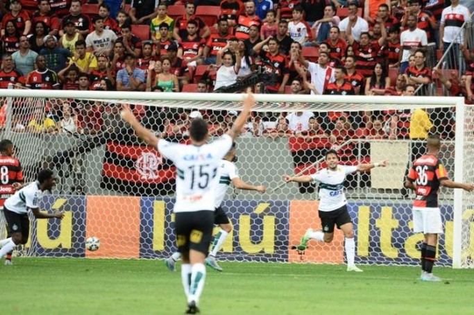 Coritiba vence Flamengo em partida com público record