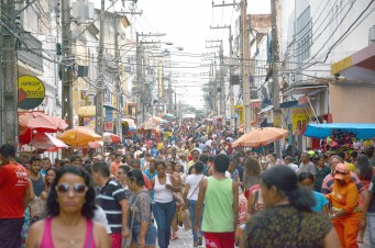 Compras de última hora movimentam lojas na Rua Grande em São Luís