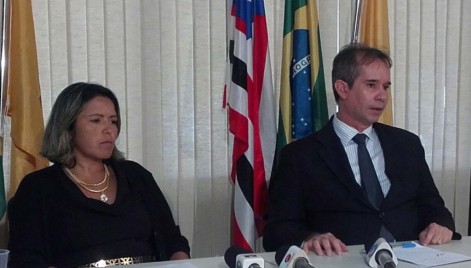 Secretários Cynthia Mota Lima e Marcellus Ribeiro Alves durante a entrevista coletiva. 
