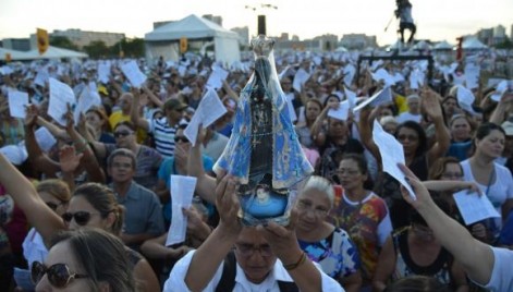 Procissão na Esplanada reuniu 15 mil pessoas, segundo a Polícia Militar 