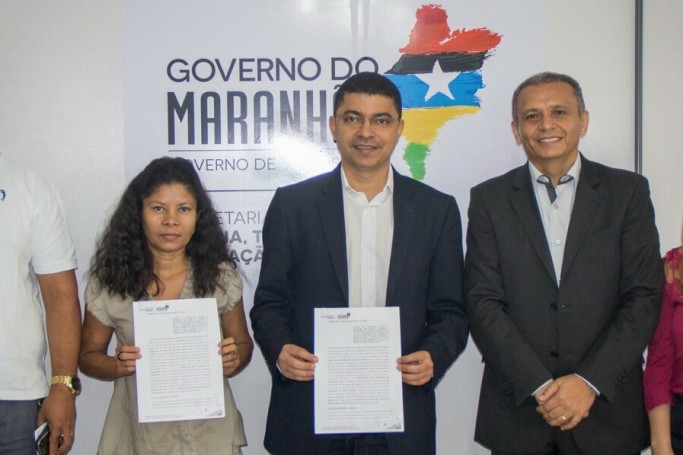 Secretário Bira do Pindaré assina parceria com Associação dos Livreiros e Vale para garantir CredCiência. Foto: Divulgação