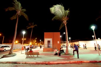 Prefeito Edivaldo entrega primeira etapa da revitalização da Praça do Pescador  
