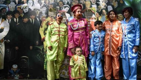 Fãs mexicanos tentam bater recorde de pessoas fantasiadas como os Beatles