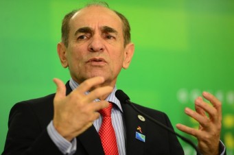 Brasília - Ministro da Saúde, Marcelo Castro, durante coletiva após reunião com a presidenta Dilma Rousseff e governadores, no Palácio do Planalto 