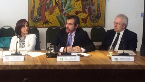 Secretária Áurea Prazeres com outros gestores públicos da educação, no encontro realizado em Fortaleza