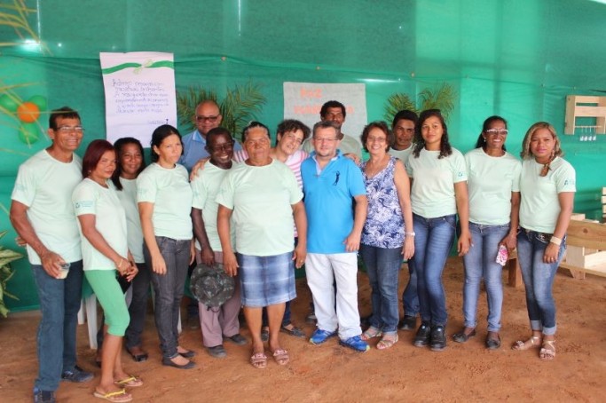 Os 15 cooperados junto aos técnicos do Sebrae que acompanham o grupo