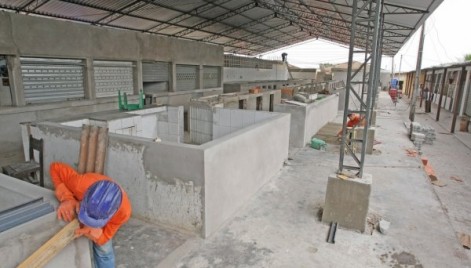 Obras de revitalização do Mercado da Vila Palmeira e do Anil são vistoriadas
