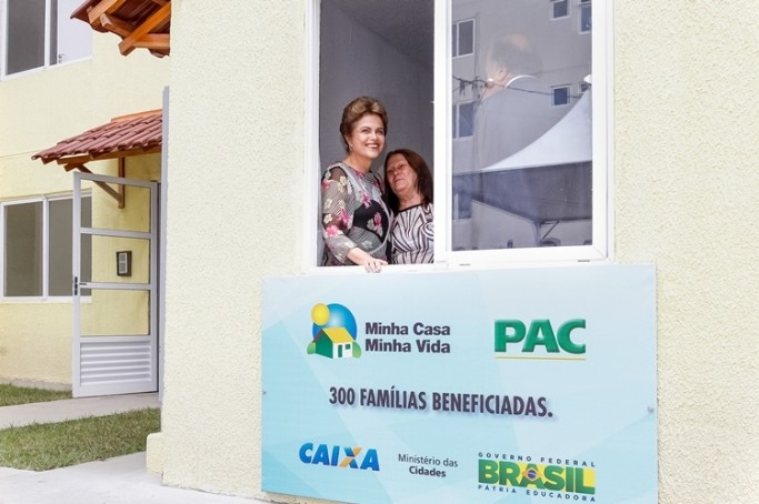 Nova Friburgo - RJ, 10/11/2015. Presidenta Dilma Rousseff durante Cerimônia de entrega de unidades habitacionais em Nova Friburgo/RJ e entregas simultâneas de unidades em São Mateus/ES, em São Gonçalo/RJ e em Duque de Caxias/RJ do Programa Minha Casa Minha Vida. Foto: Roberto Stuckert Filho/PR