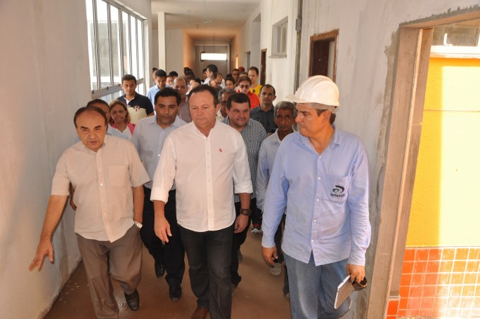 Carlos Brandão, governador em exercício, visita obras na região Tocantina