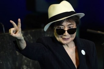 Sean Lennon, o filho de Yoko Ono e John Lennon, desmentiu os rumores sobre um ataque cerebral