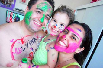 A publicitária Malvina Ferreira comemora o aniversário na data pela primeira vez com o marido e a filha
