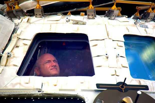 Scott Kelly passou 340 dias em órbita; ele e o irmão gêmeo serão analisados pela Nasa e podem contribuir com uma eventual viagem à Marte