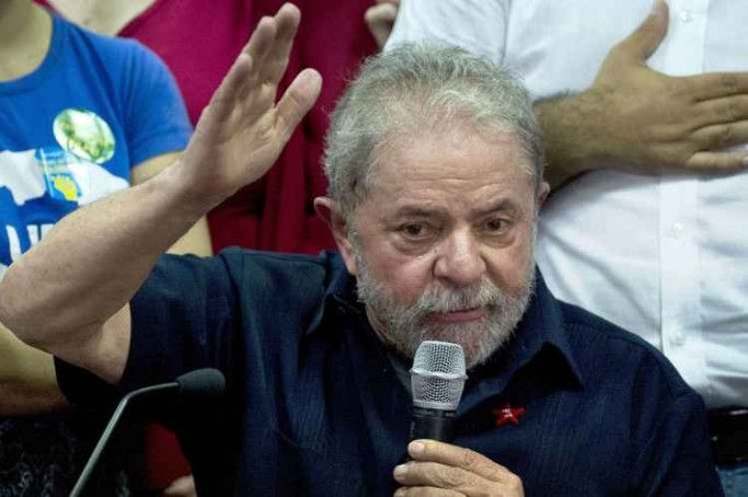 Ex-presidente durante discurso a militantes: viagem a Brasília para traçar discurso de defesa na Lava-Jato