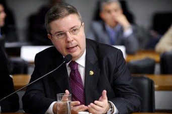 senador Antonio Anastasia (PSDB-MG) 