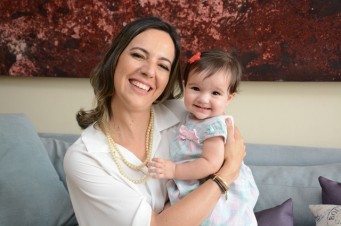 Juliana e a filha Isadora, de 2 anos e sete meses (foto: Karlos Geromy/O Imparcial)