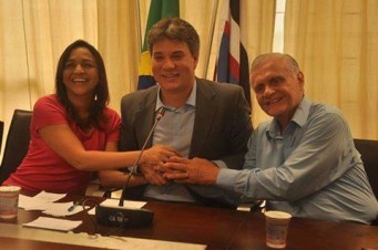 Eliziane Gama, com Neto Evangelista e José Joaquim 