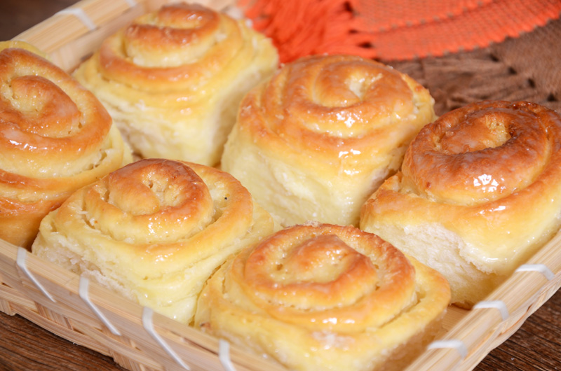 Aprenda a fazer o cinnamon roll, pão doce símbolo da quarentena