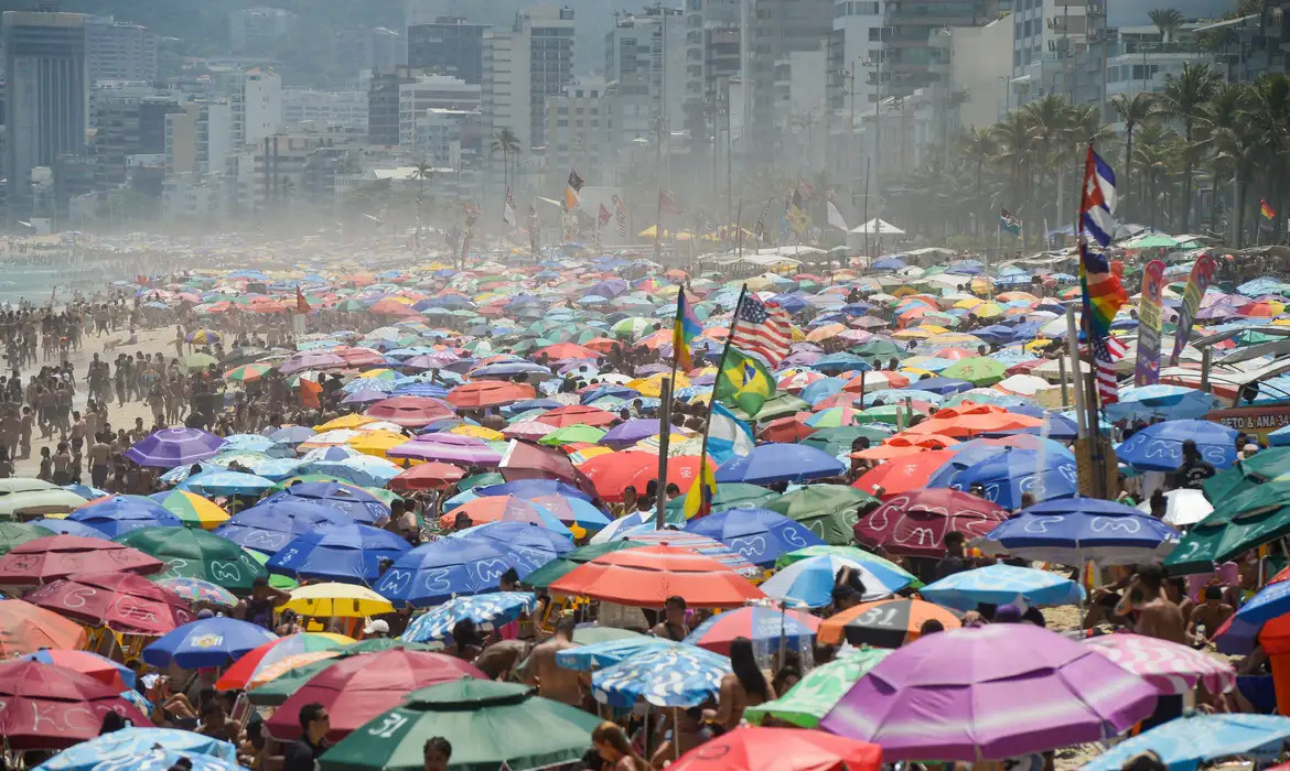 Onda de calor atinge 2 7 mil cidades e deve durar até sexta feira O