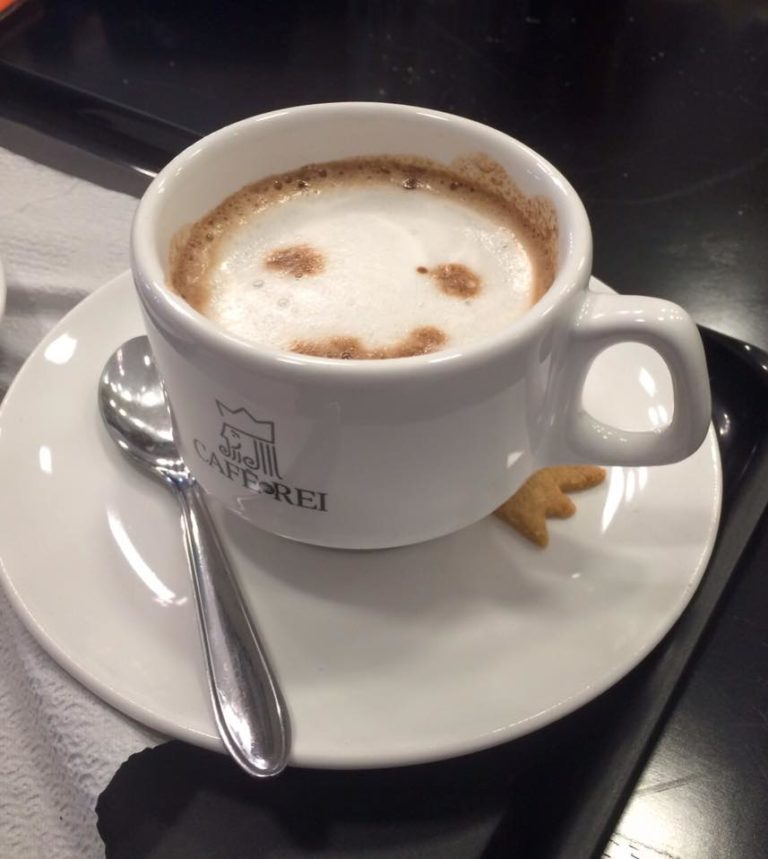 Atendimento e espaço são alguns dos critérios da avaliação deste mês do Você Gastrô em um café da cidade