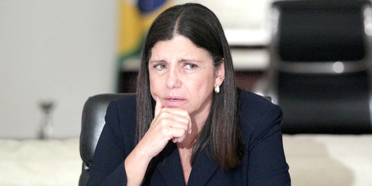Justiça maranhense desbloqueia bens de Roseana Sarney