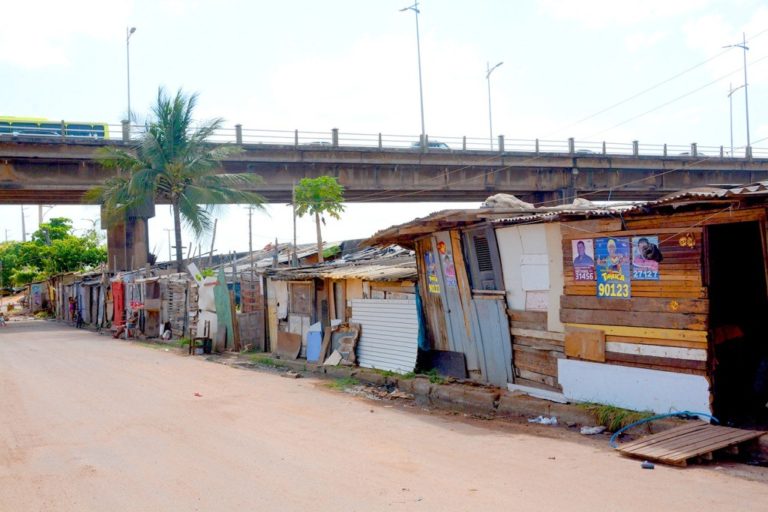 Ponte José Sarney vira moradia de sem-teto