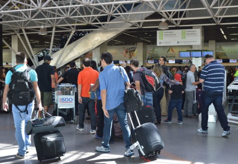 Passageiro terá que pagar por bagagem em voos a partir de março