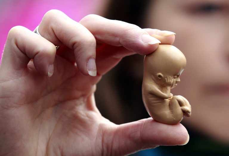 Senado aprova Projeto de Lei que restringe aborto legal após 22 semanas de gestação