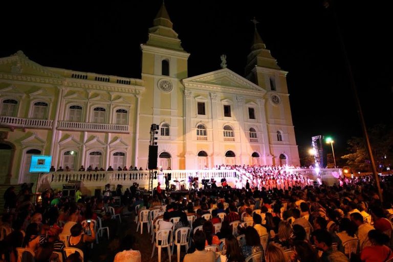 Cantata natalina reúne público na Igreja da Sé