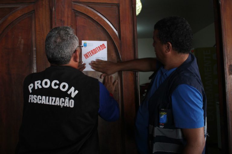 Restaurante é interditado após fiscalização