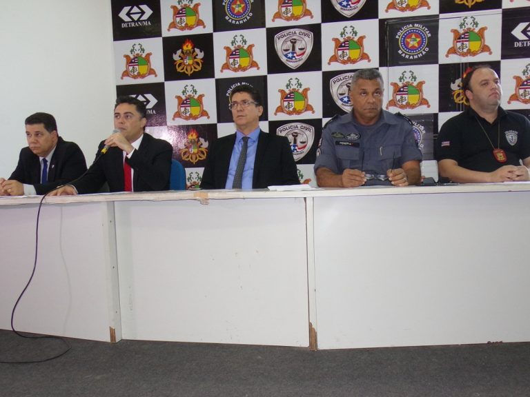 Polícia apresenta suspeito de ser mandante da morte de vereador
