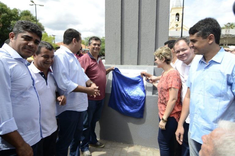 Flávio Dino entrega praças e obras do Mais Asfalto em Timon e Parnarama