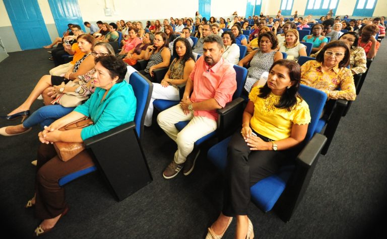 Governo empossa 206 gestores escolares eleitos