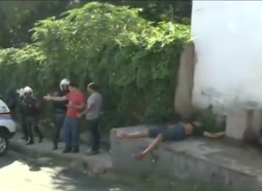 Homem é morto na calçada da Delegacia de Homicídios