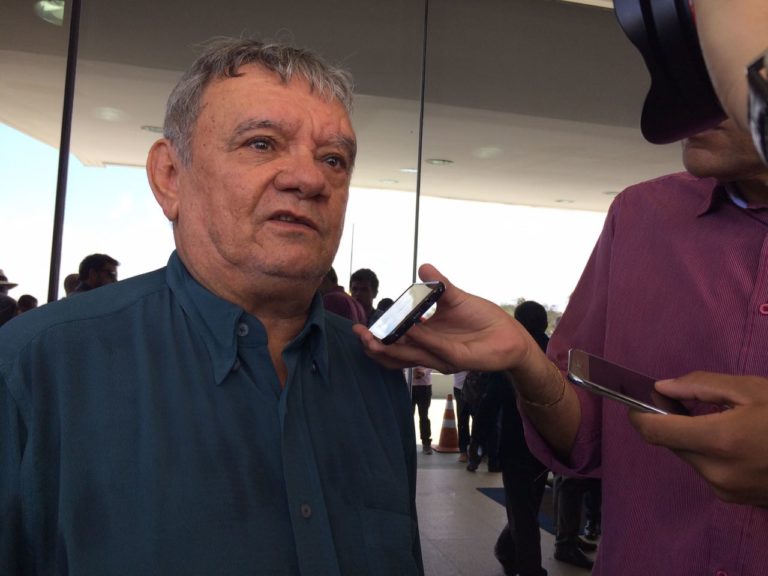 Autoridades lamentam a perda de João Castelo
