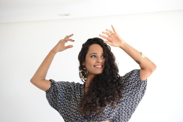 Carla Visi faz show na Casa das Dunas