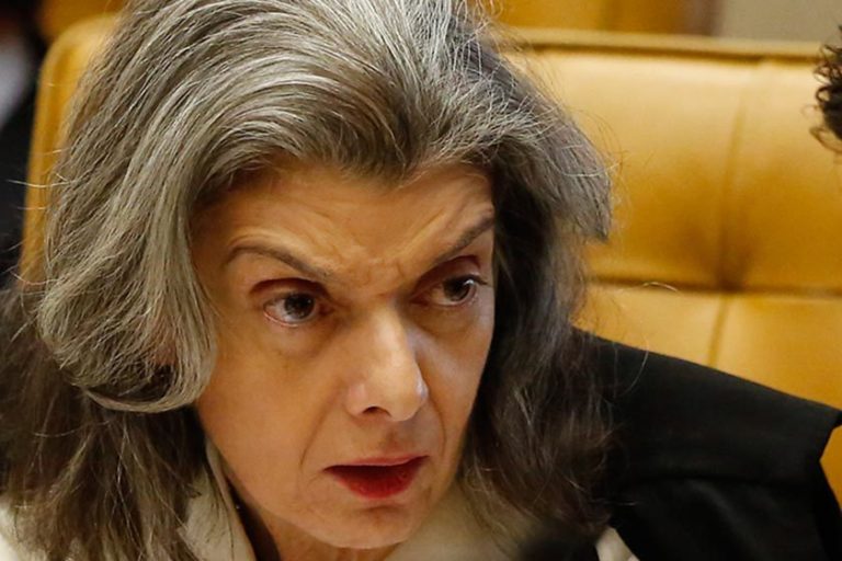 Decisão sobre tramitação de impeachment cabe à Cármen Lúcia