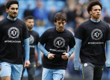 Manchester City homenageia vítimas da Chapecoense